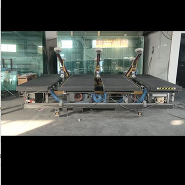 Table de chargement automatique et de découpe manuelle à trois bras