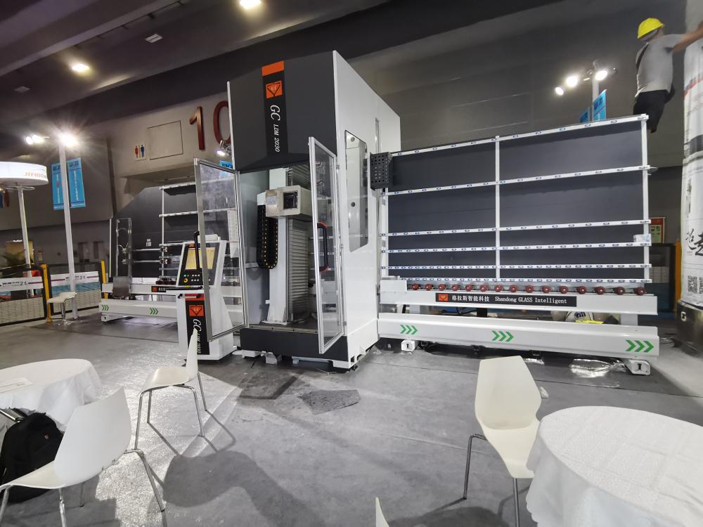Centre d’usinage automatique CNC pour le fraisage, le perçage et le polissage du verre